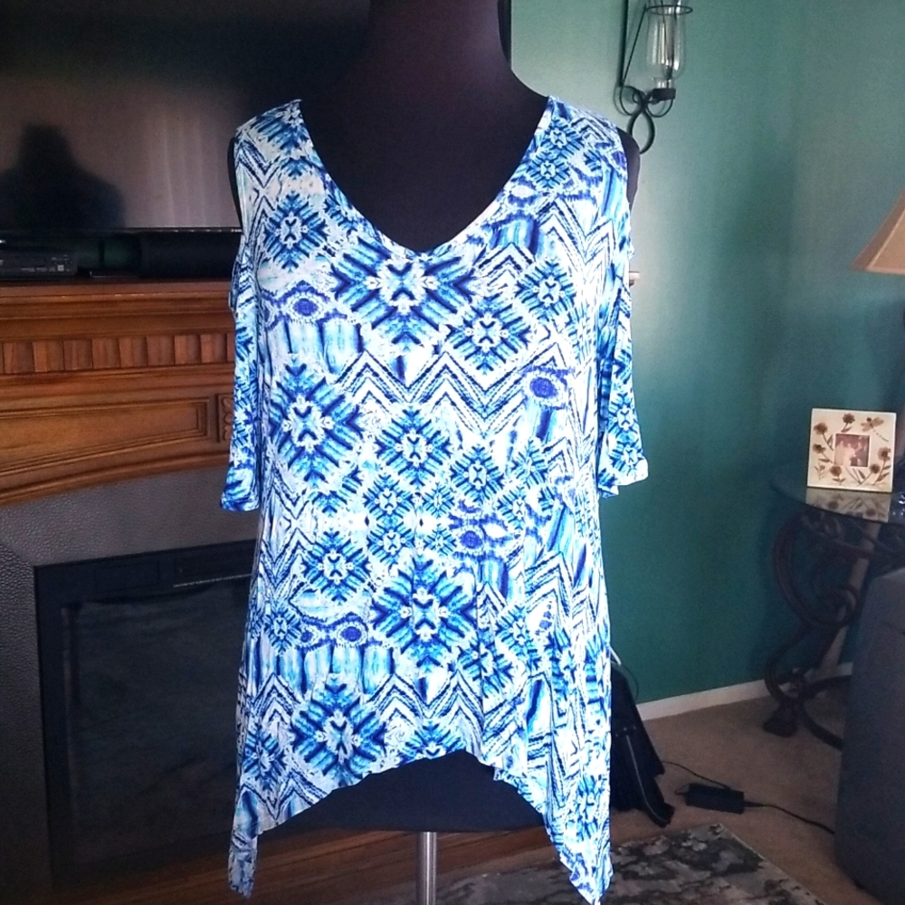 Printed cold shoulder top